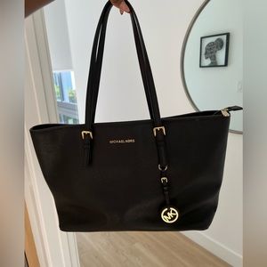 Michael kors tote bags for everyday use